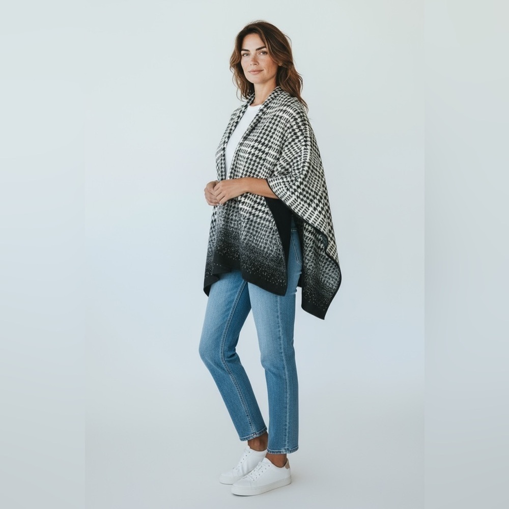 Attractive winter wrap, thick fleece, soft to the touch.